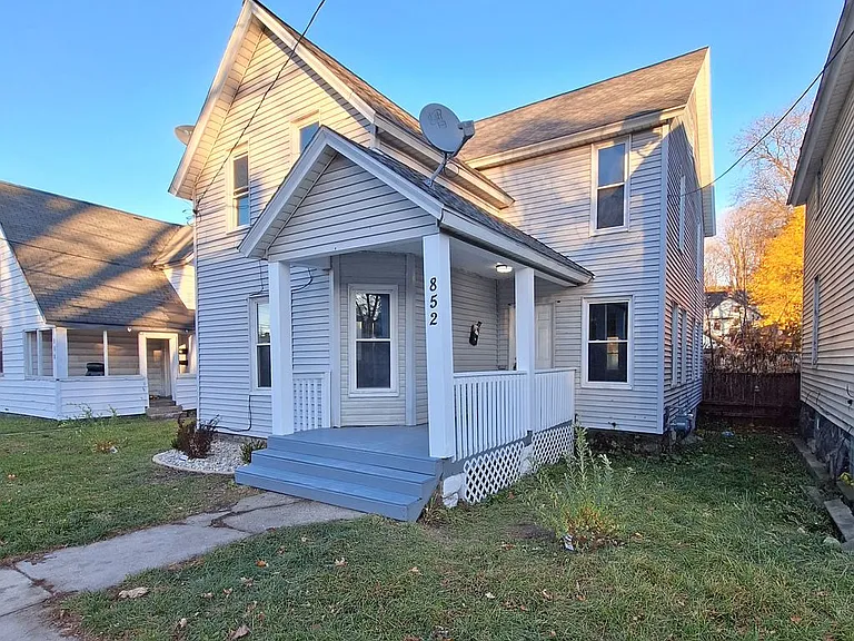 852 Lafayette Ave NE — Photo 21