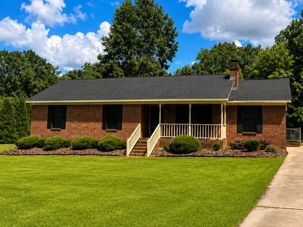 569 Huntingridge Rd, Greenville, NC 27834