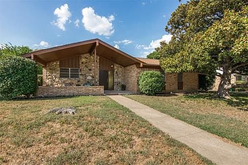2nd image of 2108 Chippendale Dr