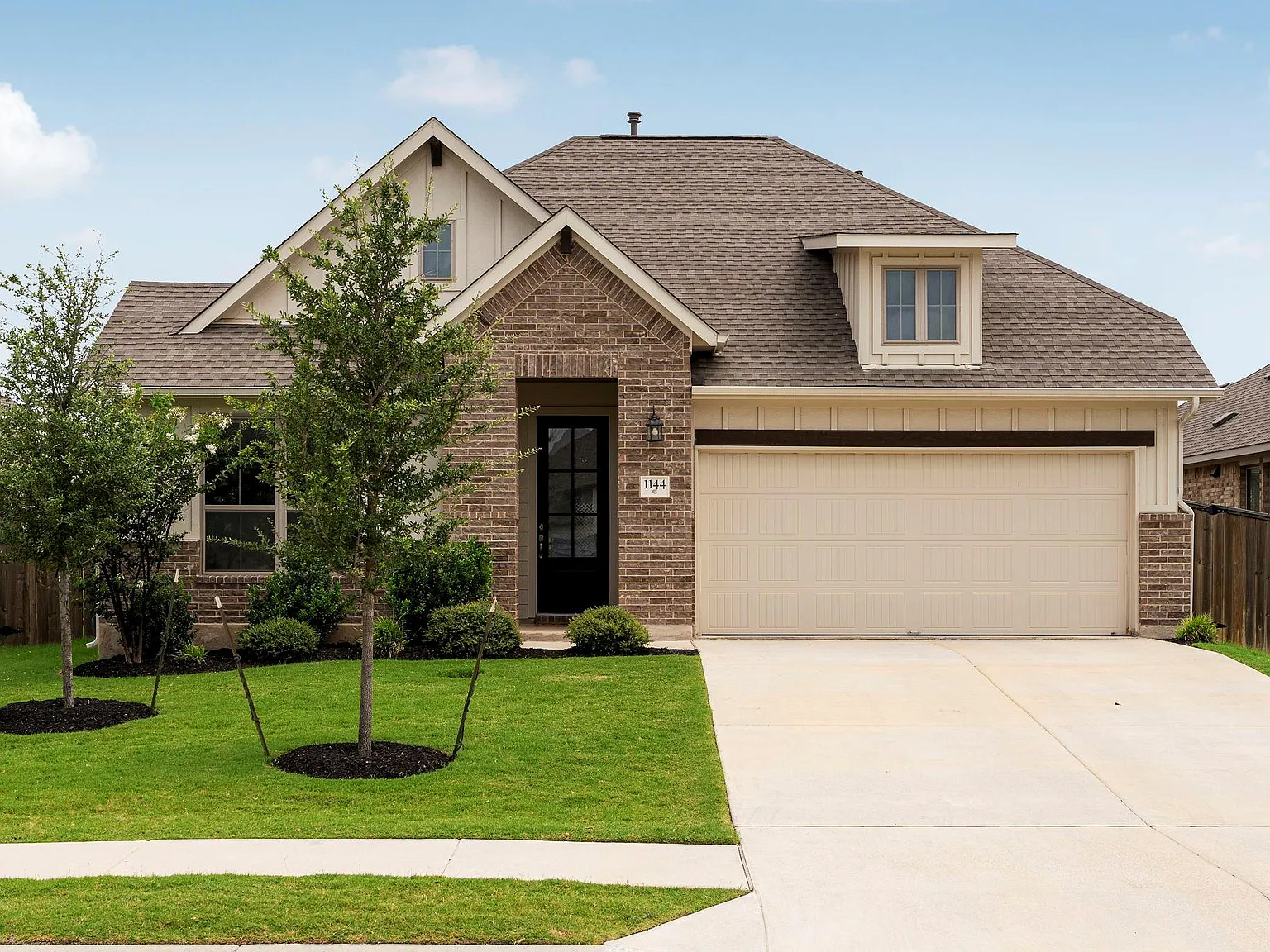 5 bed, 3.0 bath, 2356 sqft, $2,650 — Photo 1