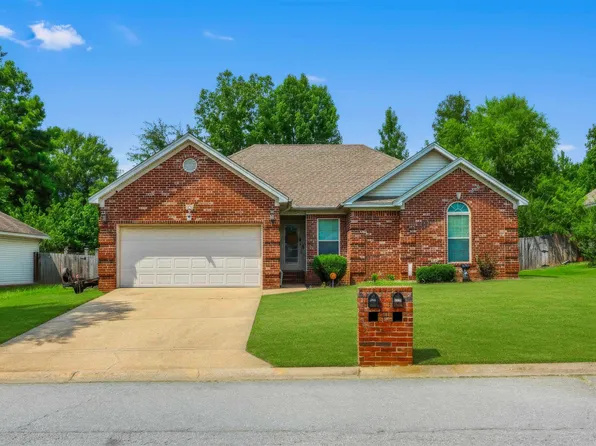 4008 Madrid Dr, Benton, AR 72015