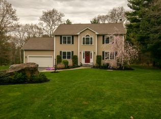 26 Shadow Ridge Dr, Richmond, RI 02812