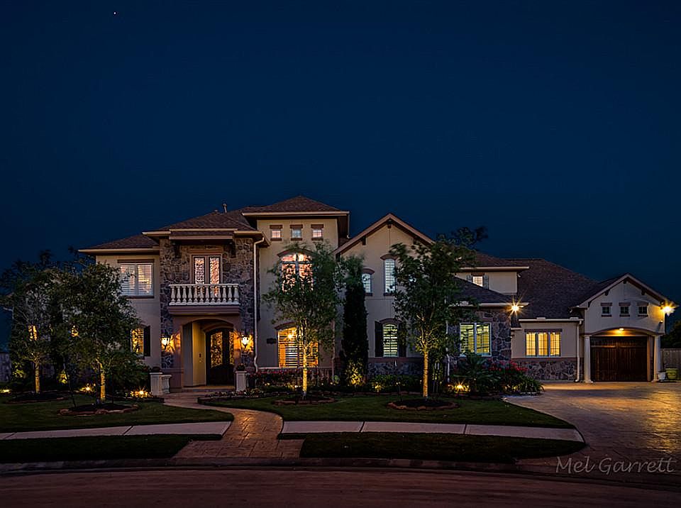 Stunning estate home on the lake