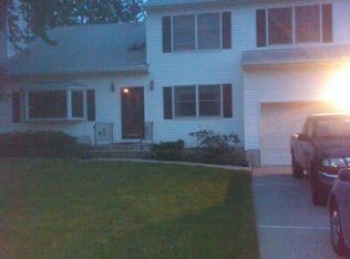 5 Sycamore Ln, Piscataway, NJ