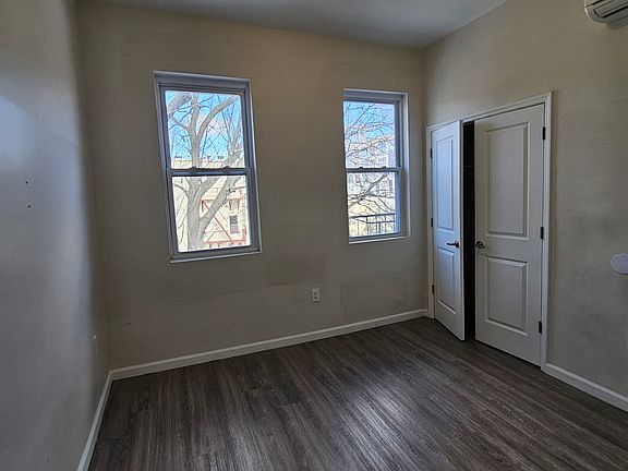 5th image of 126 Saint Pauls Ave #3L
