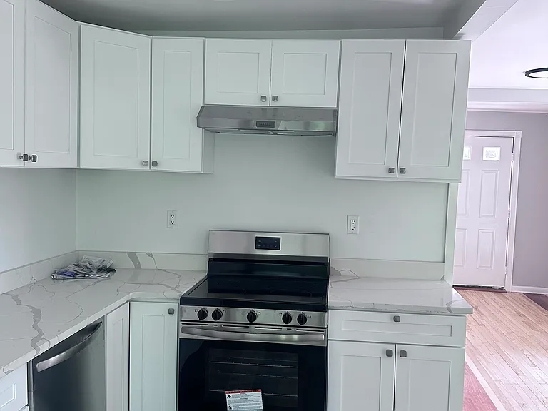 53 Eastwood Rd — Photo 2