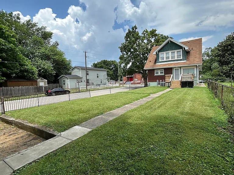 2352 W Madison St — Photo 12