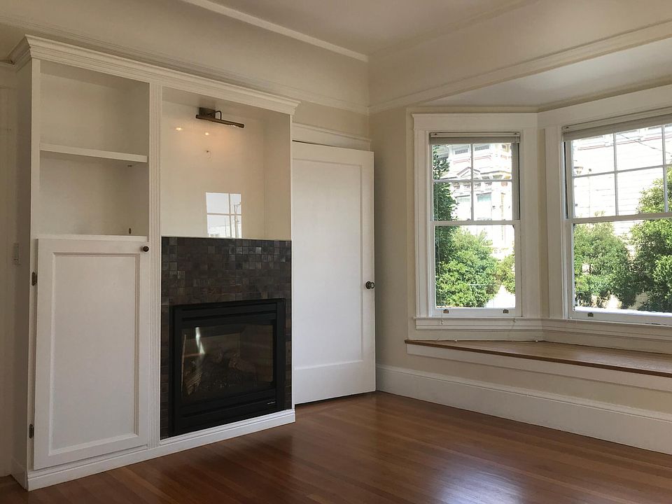 Gas fire place with heater vent