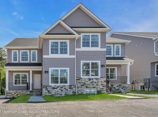 28 Golders Green Rd, Lakewood, NJ 08701