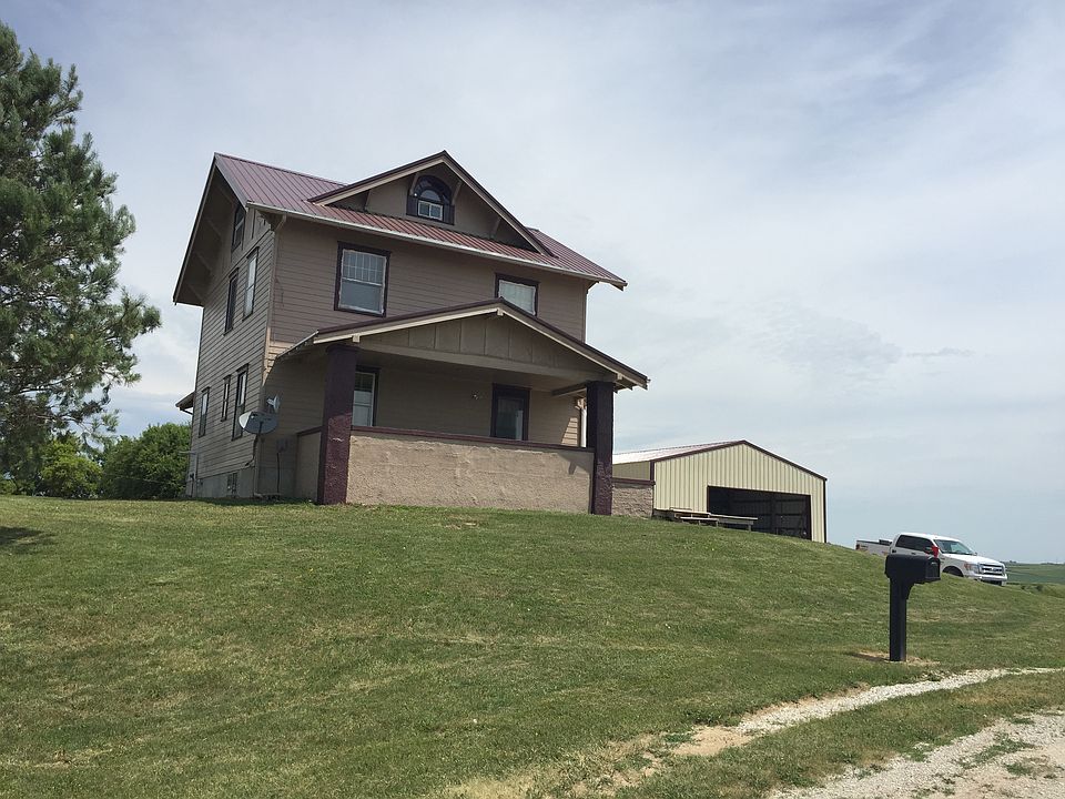 1st image of 520 800th St