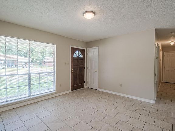 3rd image of 109 Forest Dr