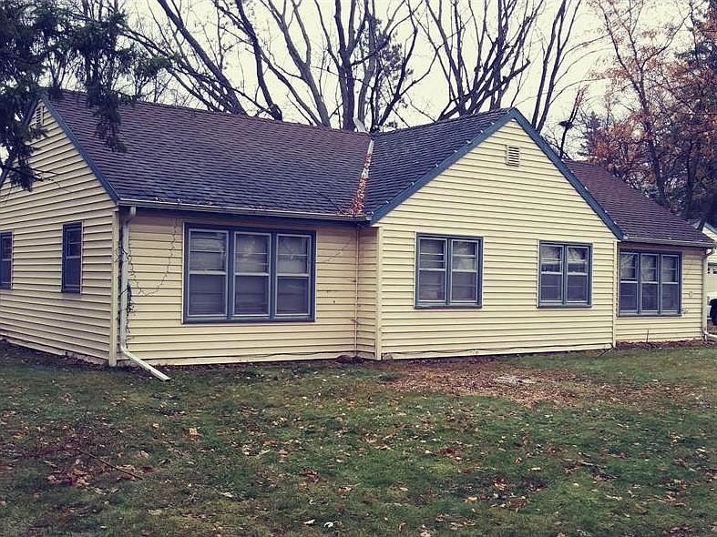 1st image of 904 2nd Ave N