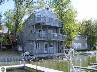 2541 S Shore Dr, Crystal, MI 48818