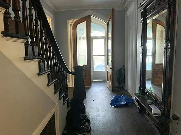 5th image of 123 Murray St