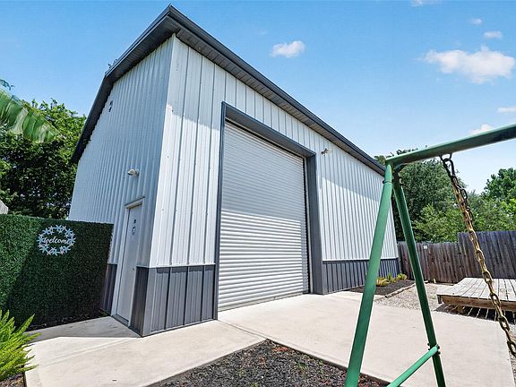 2nd image of 1090A Williams Ln