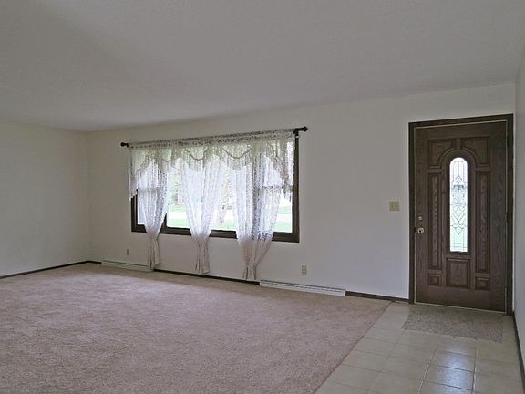3rd image of 4961 Pioneer Dr