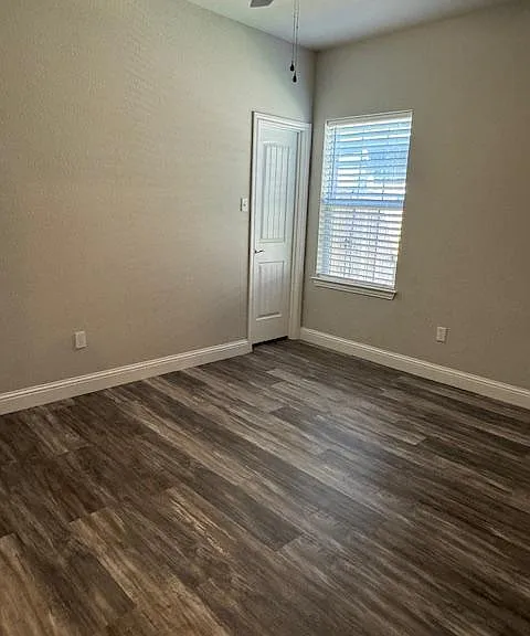 116 Lampassas Dr — Photo 7