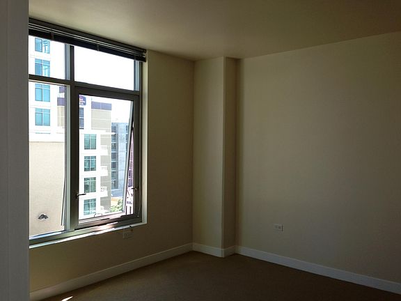 4th image of 425 W Beech St #9500