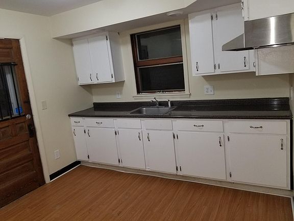 3rd image of 2202 Niagara St