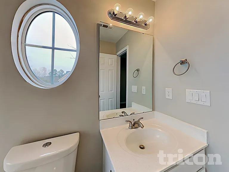 1131 Delander Ln — Photo 12