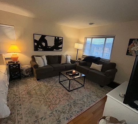 2nd image of 810 Ellison Ave APT 4