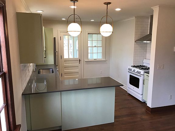 5th image of 2510 N Dewey Ave
