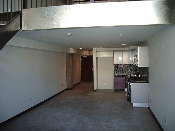 4th image of 35 N Raymond Ave Unit 218