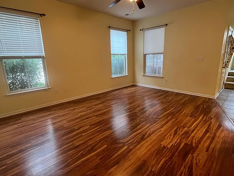 132 Avonshire Dr — Photo 4