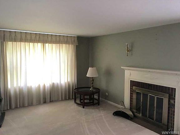5th image of 215 Capen Blvd