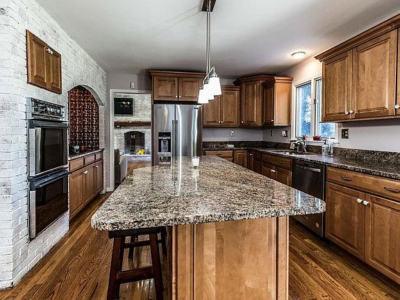 5th image of 8275 Hoylake Dr