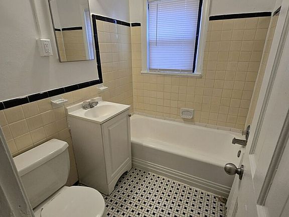 5th image of 1210 N Quinn St #124