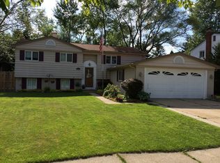 21223 Larkspur St, Farmington, MI 48336