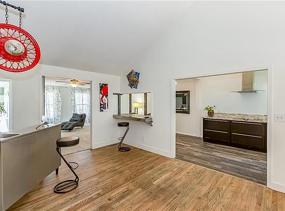 5th image of 310 Southbrook St