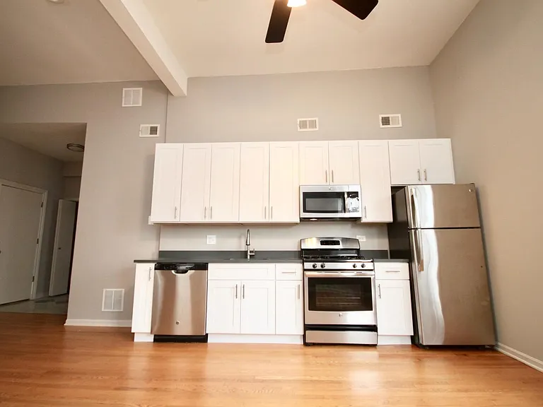 617 W Drummond Pl #2CE — Photo 7
