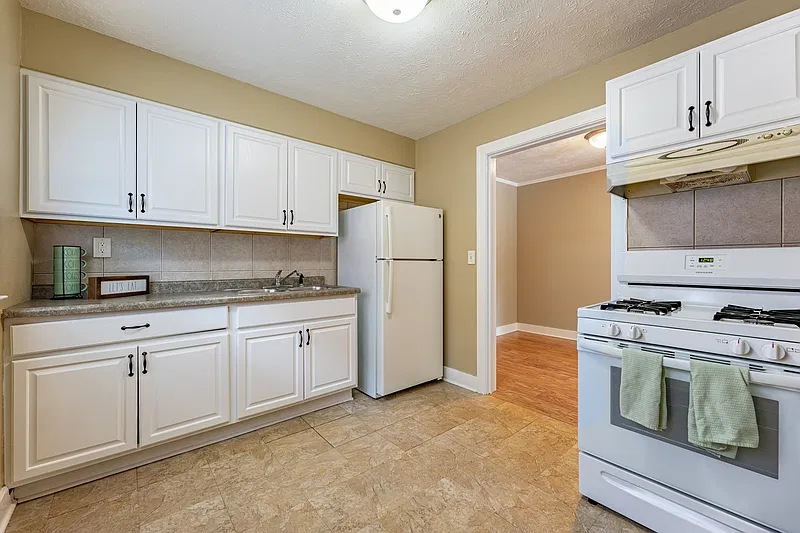 1 bed, 1.0 bath, 921 sqft, $1,095 — Photo 1