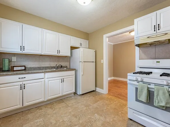 2315 Auburn St APT 1W, Rockford, IL 61103