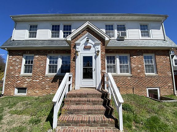 3rd image of 1003 Kenmore Ave APT 1
