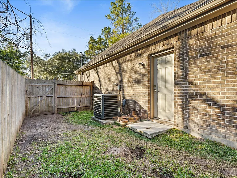 12140 Goliad Ln — Photo 30