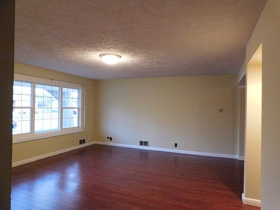 3rd image of 2216 W Phoenix Ave
