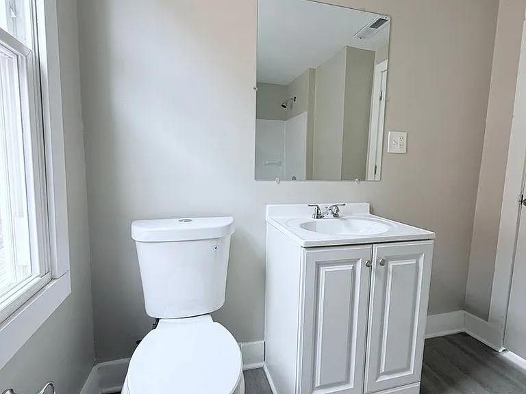 1427 E 92nd St #2 — Photo 6