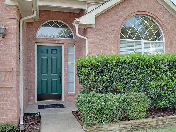 2nd image of 2320 Suntree Ln