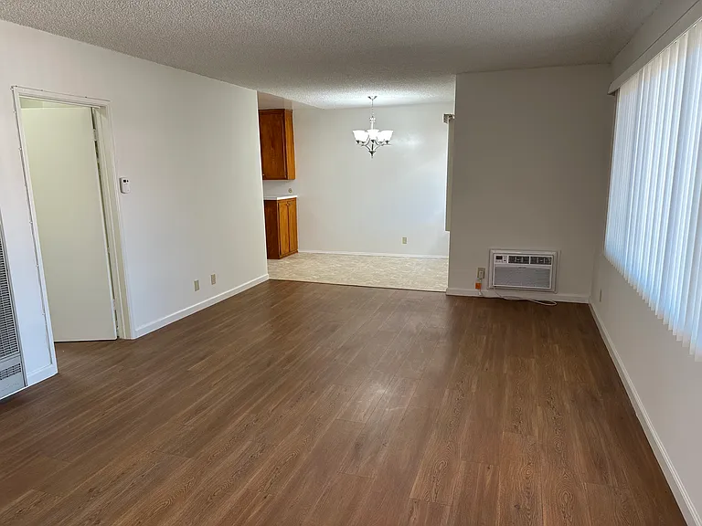 1009 N Hayworth Ave #16 — Photo 2