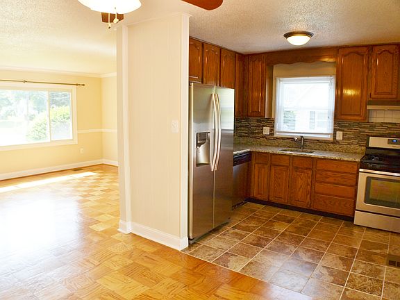3rd image of 5802 La Vista Dr