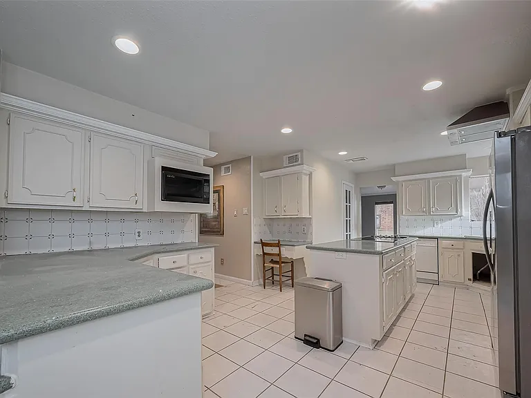 4015 Black Locust Dr — Photo 6