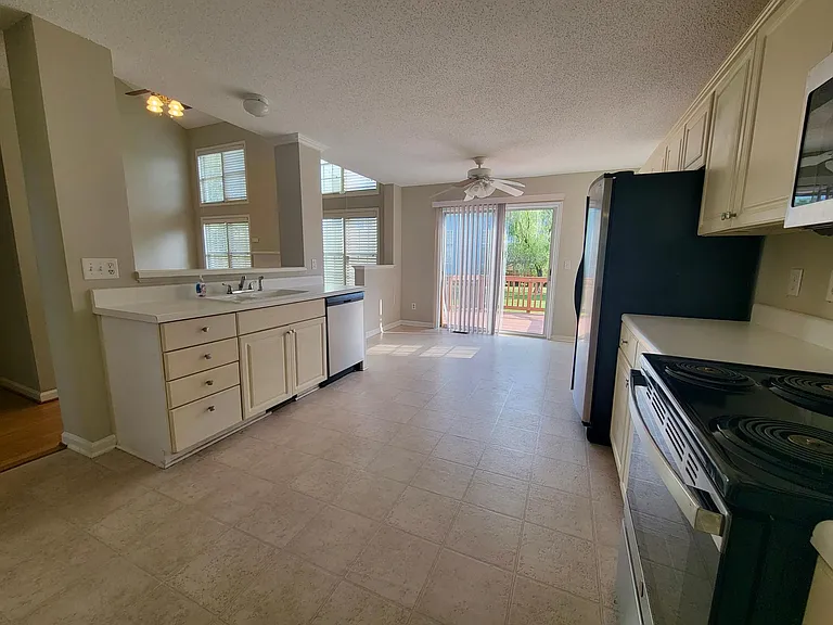 709 Cattail Cir — Photo 4