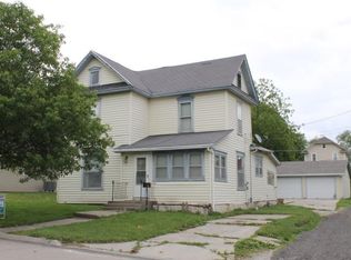 121 S Mulberry St, Maryville, MO 64468