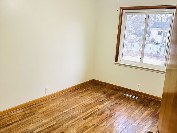4th image of 106 Sunview Dr
