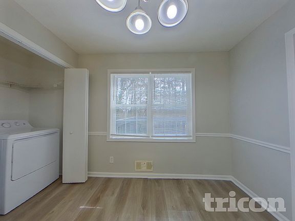 3rd image of 3376 Poplar Dr