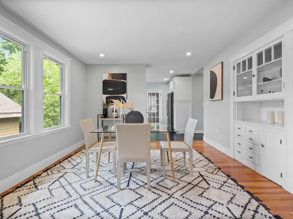 146 Kittredge St Floor 2, Roslindale, MA 02131