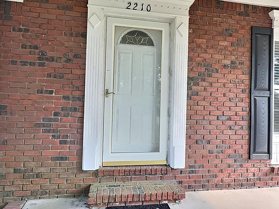 3rd image of 2210 Gatesborough Cir